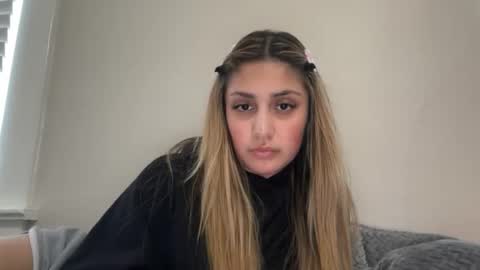 Snapshot of badbihdani18 chatting on June 6, 2:27 am badbihdani18 online show from June 6, 2:27 am