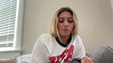 Snapshot of badbihdani18 chatting on June 23, 8:07 pm badbihdani18 online show from June 23, 8:07 pm