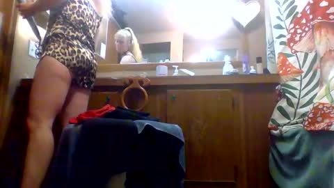 Badbitch520 online show from April 20, 11:24 am