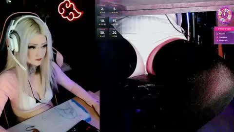 Snapshot of badd0ll chatting on June 30, 1:01 pm badd0ll online show from June 30, 1:01 pm
