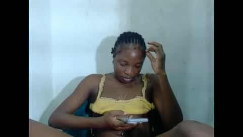 Snapshot of baddiebitchx chatting on May 2, 12:15 am baddiebitchx online show from May 2, 12:15 am