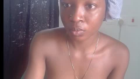 Snapshot of baddiebitchx chatting on May 8, 10:20 am baddiebitchx online show from May 8, 10:20 am