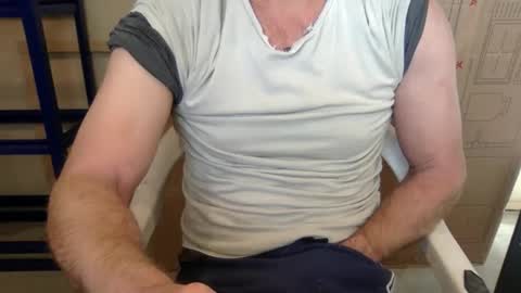 Snapshot of baddydaddyworkinghard chatting on May 24, 10:48 pm baddydaddyworkinghard online show from May 24, 10:48 pm