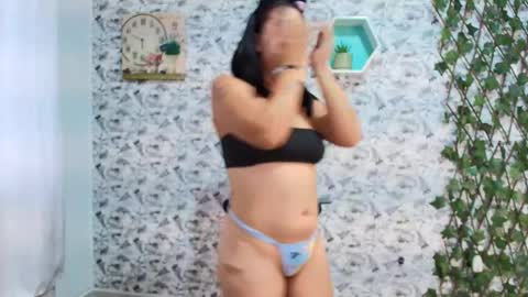 Snapshot of badgirls_000 chatting on May 12, 11:29 am candy and dayan online show from May 12, 11:29 am