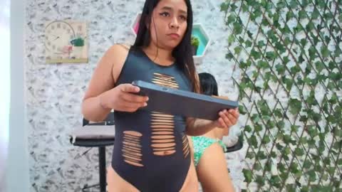 Snapshot of badgirls_000 chatting on May 29, 6:06 pm candy and dayan online show from May 29, 6:06 pm