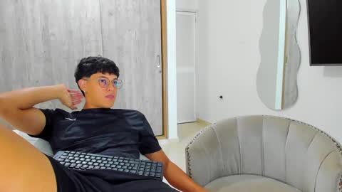 Snapshot of badgyal_ chatting on December 4, 7:17 am Beck and Rick online show from December 4, 7:17 am