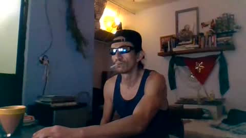 Snapshot of badhombremx chatting on December 20, 2:16 pm Mexican livin Off the Wall online show from December 20, 2:16 pm