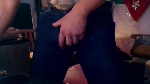 Snapshot of badhombremx chatting on December 31, 2:47 pm Mexican livin Off the Wall online show from December 31, 2:47 pm