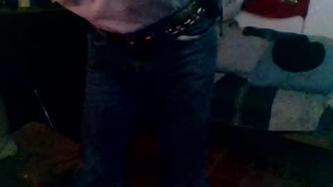 Snapshot of badhombremx chatting on February 7, 4:14 pm Mexican livin Off the Wall online show from February 7, 4:14 pm