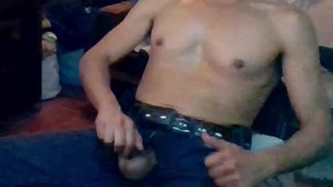 Snapshot of badhombremx chatting on February 20, 8:28 am Mexican livin Off the Wall online show from February 20, 8:28 am