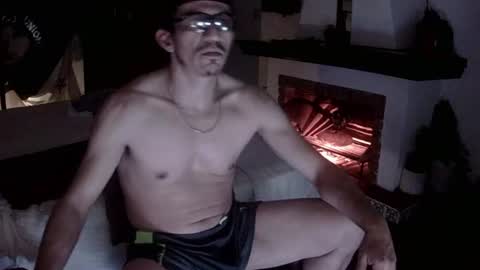 Snapshot of badhombremx chatting on June 10, 8:46 am Mexican livin Off the Wall online show from June 10, 8:46 am