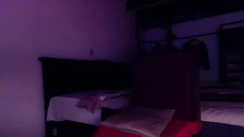 Snapshot of badhombremx chatting on June 24, 8:46 am Mexican livin Off the Wall online show from June 24, 8:46 am