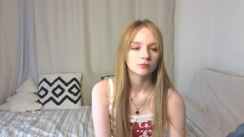 Snapshot of baeyoda chatting on April 18, 4:00 pm Kate online show from April 18, 4:00 pm
