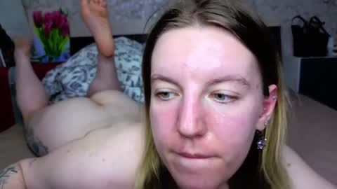 Snapshot of baiambel_mi chatting on April 24, 3:36 pm holly online show from April 24, 3:36 pm