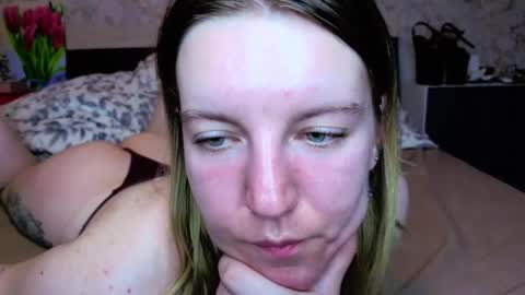 Snapshot of baiambel_mi chatting on April 27, 3:43 pm holly online show from April 27, 3:43 pm