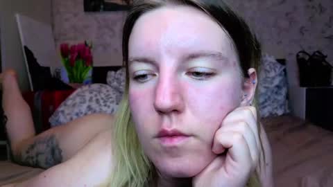 Snapshot of baiambel_mi chatting on May 3, 5:30 pm holly online show from May 3, 5:30 pm