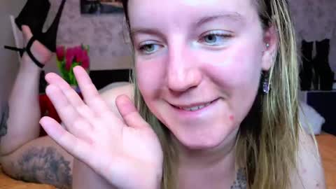 Snapshot of baiambel_mi chatting on May 16, 2:16 pm holly online show from May 16, 2:16 pm