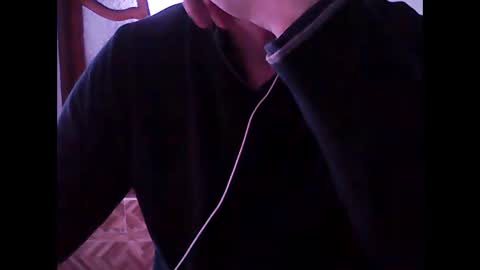 Snapshot of baiat_frumusel chatting on December 8, 11:35 am baiat_frumusel online show from December 8, 11:35 am