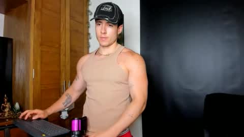 Snapshot of bain_aaron chatting on April 17, 11:08 pm bain_aaron online show from April 17, 11:08 pm