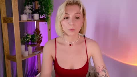 Elly online show from April 19, 9:52 am