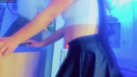 Snapshot of balzescarlett chatting on May 20, 5:52 pm balzescarlett online show from May 20, 5:52 pm