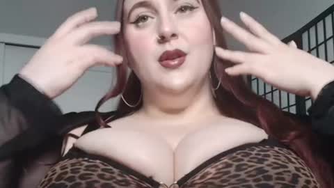 Snapshot of bambixxlynn chatting on August 2, 11:03 pm bambixxlynn online show from August 2, 11:03 pm