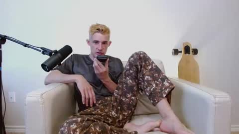 Snapshot of bananacurvesleft chatting on July 3, 11:22 pm bananacurvesleft online show from July 3, 11:22 pm