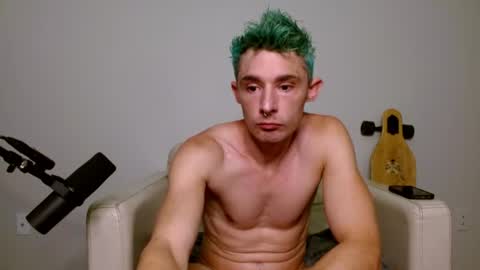 Snapshot of bananacurvesleft chatting on July 18, 1:32 am bananacurvesleft online show from July 18, 1:32 am
