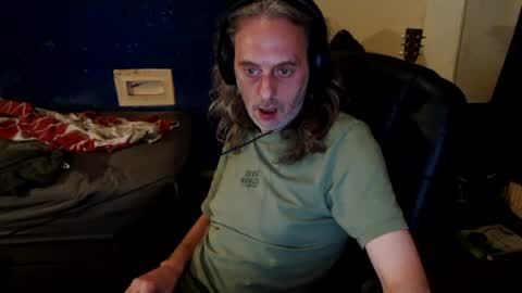 Snapshot of bangintoleather chatting on July 14, 2:05 am bangintoleather online show from July 14, 2:05 am