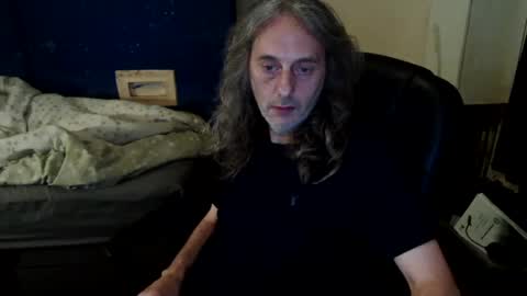 Snapshot of bangintoleather chatting on August 3, 2:21 am bangintoleather online show from August 3, 2:21 am