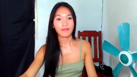 Snapshot of baninay810654 chatting on June 5, 10:48 pm baninay810654 online show from June 5, 10:48 pm