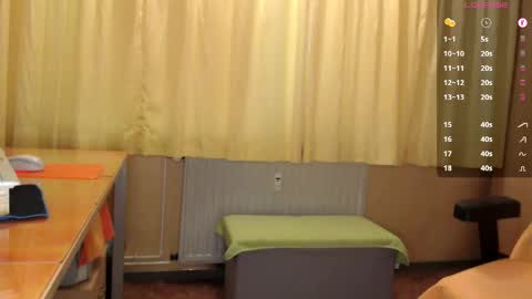 Snapshot of banschie chatting on April 22, 12:18 pm online show from April 22, 12:18 pm