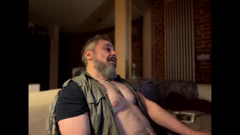 Snapshot of barba71 chatting on January 15, 7:44 pm Military man 69 online show from January 15, 7:44 pm