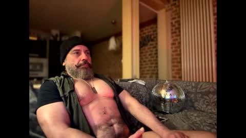 Snapshot of barba71 chatting on February 8, 3:52 am Military man 69 online show from February 8, 3:52 am