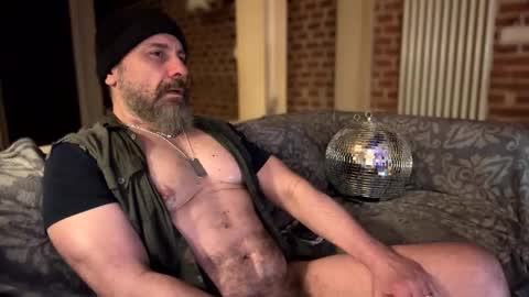 Snapshot of barba71 chatting on February 9, 5:29 am Military man 69 online show from February 9, 5:29 am