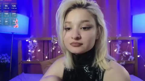 Snapshot of barbarafinch chatting on July 13, 7:33 am Barbara online show from July 13, 7:33 am