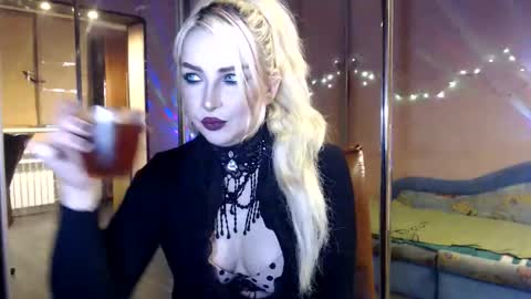 Snapshot of barbarissssska chatting on June 9, 12:44 am Victoria online show from June 9, 12:44 am