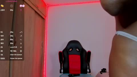 Snapshot of barbie_ebony_ chatting on May 28, 12:35 pm Nicolle online show from May 28, 12:35 pm