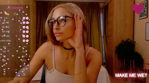 Snapshot of barbie_kiss1 chatting on December 11, 4:49 am barbie online show from December 11, 4:49 am