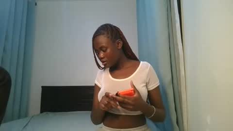 queen online show from December 1, 9:20 pm