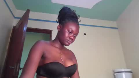 Snapshot of barbie_queen2 chatting on May 6, 11:37 am queen online show from May 6, 11:37 am