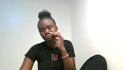Snapshot of barbie_queen2 chatting on June 19, 9:51 pm queen online show from June 19, 9:51 pm