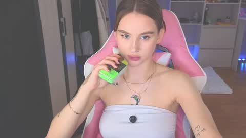 Snapshot of barbieee_doll chatting on June 8, 11:43 am Eva online show from June 8, 11:43 am