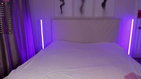  Emma online show from April 5, 8:06 pm