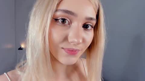 Snapshot of barbimia chatting on April 5, 4:37 pm Mia online show from April 5, 4:37 pm