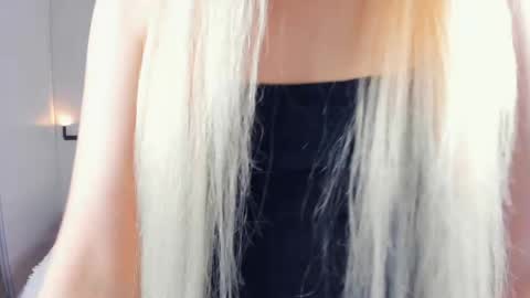 Snapshot of barbimia chatting on April 9, 2:00 pm Mia online show from April 9, 2:00 pm