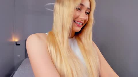 Snapshot of barbimia chatting on May 10, 3:39 pm Mia online show from May 10, 3:39 pm