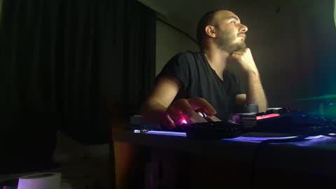 Snapshot of barcanka08 chatting on May 15, 12:28 am Guitarist online show from May 15, 12:28 am