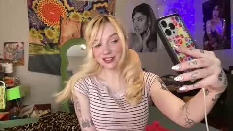 Snapshot of bardoteyed chatting on February 10, 7:29 pm Bardot Eyed online show from February 10, 7:29 pm