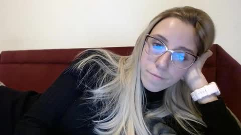 Snapshot of barelylegalblondy chatting on January 17, 6:11 pm Lena online show from January 17, 6:11 pm